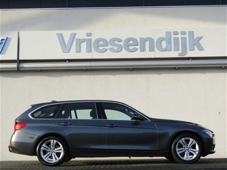 BMW 3-serie Touring - 320i Executive Sport Line | Sportstoelen | Navigatie | Parkeer sensoren achter - 1