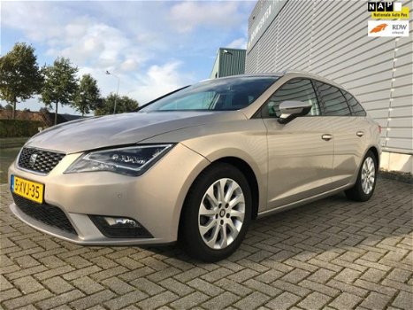 Seat Leon ST - 1.6 TDI Style Ecomotive LED, NAVI, trekhaak, Nette auto - 1