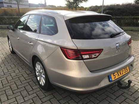 Seat Leon ST - 1.6 TDI Style Ecomotive LED, NAVI, trekhaak, Nette auto - 1