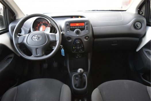 Toyota Aygo - 1.0 VVT-i x-now 5 drs cruise control, airco, - 1