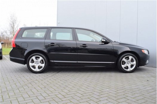 Volvo V70 - 2.0D Momentum Leer Navi - 1