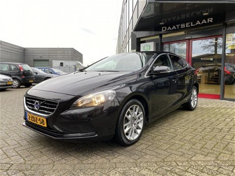 Volvo V40 - 2.0 D4 Momentum Business Leer Navi - 1