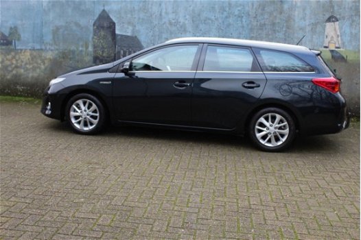 Toyota Auris Touring Sports - 1.8 Hybrid Executive Trekhaak mooie Titanium kleur - 1