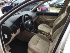 Volkswagen Golf - 1.4 16v