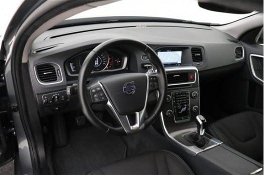 Volvo V60 - 2.0 D3 Momentum Business | Navigatie | Xenon | Trekhaak - 1
