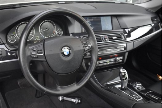 BMW 5-serie Touring - 528i 258pk 6 Cil / High Exe / Pano - 1