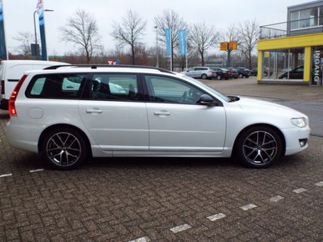 Volvo V70 - 2.0 D3 150pk Dynamic Edition Bi-Xenon | Standkachel | Leder | Stoelverwarming | Navi | C - 1