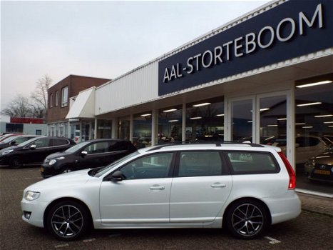 Volvo V70 - 2.0 D3 150pk Dynamic Edition Bi-Xenon | Standkachel | Leder | Stoelverwarming | Navi | C - 1