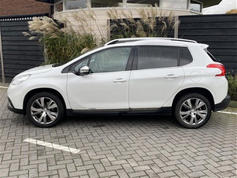 Peugeot 2008 - 1.2 PureTech 110pk Féline Grip control, Climate control, Parkeerhulp, Panoramadak - 1