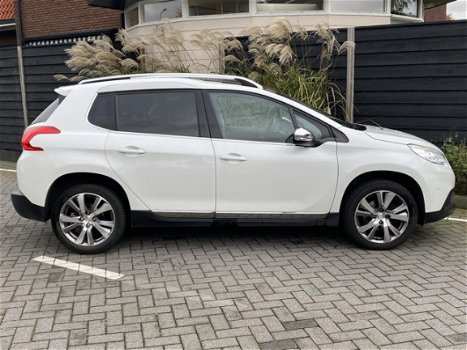 Peugeot 2008 - 1.2 PureTech 110pk Féline Grip control, Climate control, Parkeerhulp, Panoramadak - 1