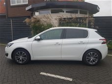 Peugeot 308 - Allure 1.2 PureTech 110pk Trekhaak, Camera, Navigatie, Cruise control, Climate control