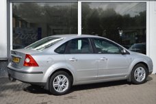 Ford Focus - 1.6 100pk Ghia 4drs