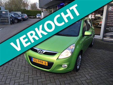 Hyundai i20 - 1.4i i-Motion | Slechts 82.000 km | Automaat | Airco | Navigatie| Org. Nederlandse Aut - 1