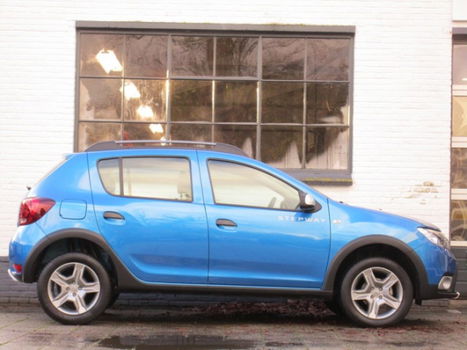 Dacia Sandero - 0.9 Tce 90pk Automaat Stepway / Lage Kilometerstand / Navigatie / Airco / - 1