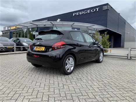 Peugeot 208 - 1.2 Puretech 110pk EAT6 Signature Parkeersensoren, Navigatie - 1