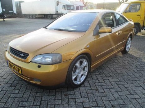 Opel Astra Coupé - 2.2-16V - 1