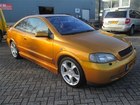 Opel Astra Coupé - 2.2-16V - 1