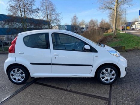 Peugeot 107 - 1.0-12V Sublime 2010Airco5-deurs1 jaar APK 1e eigenaar - 1