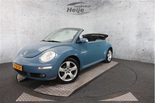 Volkswagen New Beetle Cabriolet - 2.0 Highline - 1