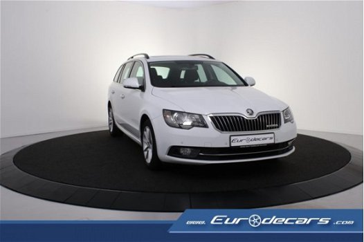 Skoda Superb - 1.6 TDI Ambition *Navigatie*Panoramadak*Pdc - 1