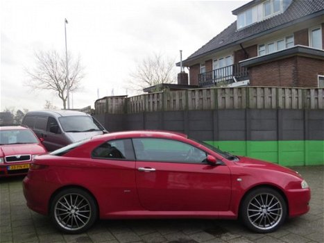 Alfa Romeo GT - 2.0 JTS Distinctive Leer APK - 1