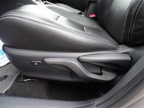 Toyota Auris - 1.8 Hybrid Lease Pro | Navigatie | Leder | Xenon verlichting | - 1