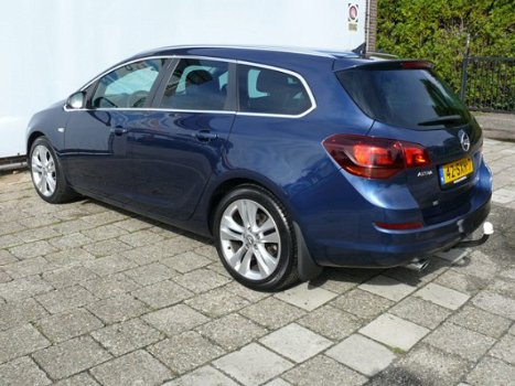 Opel Astra Sports Tourer - 1.6 Turbo 180 pk Cosmo AUTOMAAT Trekhaak, Grote Navi, Cruise Control, Xen - 1