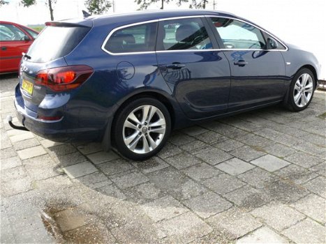 Opel Astra Sports Tourer - 1.6 Turbo 180 pk Cosmo AUTOMAAT Trekhaak, Grote Navi, Cruise Control, Xen - 1