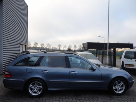 Mercedes-Benz E-klasse Combi - 270 CDI Avantgarde 5 deurs station, ALS NIEUW, geen spat roest, nwe a - 1