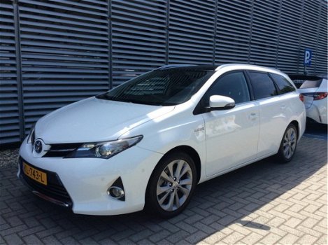 Toyota Auris Touring Sports - 1.8 Hybrid Executive Automaat - 1