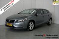 Volvo V40 - 2.0 D2 Momentum Automaat | Navigatie | Parkeersensoren achter | - 1 - Thumbnail