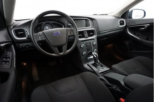 Volvo V40 - 2.0 D2 Momentum Automaat | Navigatie | Parkeersensoren achter | - 1