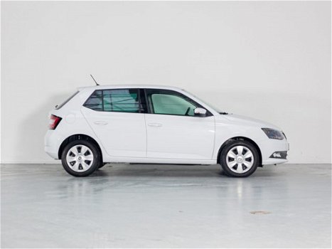 Skoda Fabia - 1.0 TSI Ambition, Cruise, Airco , DAB, Privacy Glas, Front Assist - 1