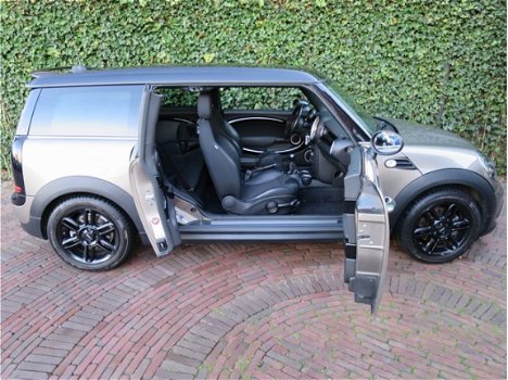 Mini Mini Clubman - 1.6 Cooper Pepper R55 LCI met Navi, Xenon, Keyless en trekhaak - 1