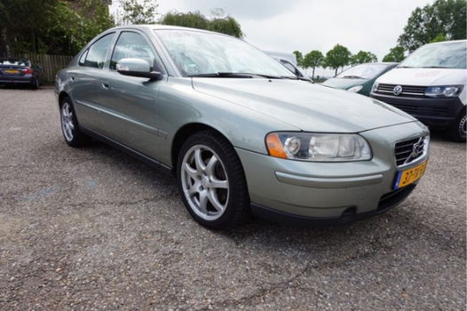 Volvo S60 - 2.4D , AIRCO, SCHUIFKANTELDAK, 6-BAK, APK 02-02-2020, GOED ONDERHOUDEN, FRISSE S60, RIJD - 1