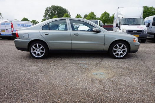 Volvo S60 - 2.4D , AIRCO, SCHUIFKANTELDAK, 6-BAK, APK 02-02-2020, GOED ONDERHOUDEN, FRISSE S60, RIJD - 1