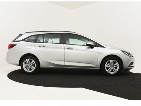 Opel Astra Sports Tourer - 150 pk Online Edition Automaat Navigatie / Cruise control / Parkeersensor - 1