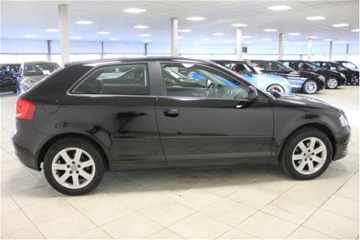 Audi A3 Sportback - 1.6 Attraction Business Edition / ALCANTARA / PDC / LMV 16'' - 1