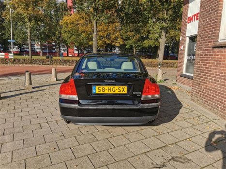 Volvo S60 - 2.4 Edition APK 11-'20/ECC AIRCO/CRUISE/LEER/STOEL VERWARMING/MULTI.STUUR/NAP - 1