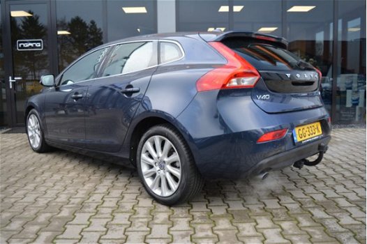 Volvo V40 - 1.6 T4 Momentum 180 PK Org.NL | Automaat | Dealer Onderhouden | Navigatie | 17 Inch | - 1