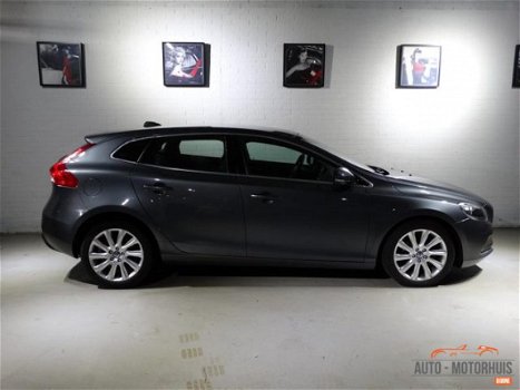 Volvo V40 - D2 Summum - 1