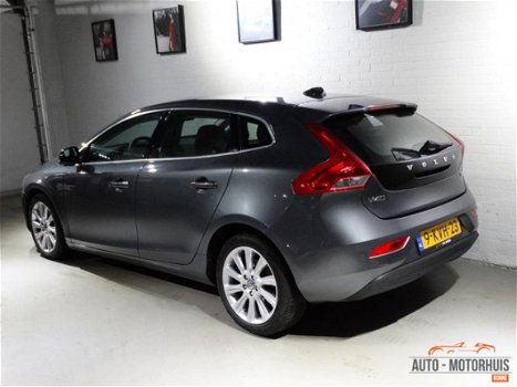 Volvo V40 - D2 Summum - 1