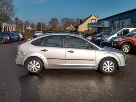 Ford Focus - 1.6-16V Champion Dealer onderhouden 5drs Airco Cruisecontrol APK tot 03-2020 - 1