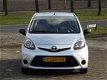 Toyota Aygo - 1.0 VVT-i Now 5-drs Navigatie / Airconditioning / LM velgen - 1 - Thumbnail