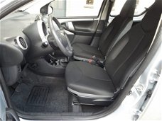 Toyota Aygo - 1.0 VVT-i Now 5-drs Navigatie / Airconditioning / LM velgen