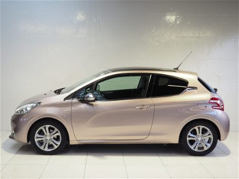 Peugeot 208 - 1.2 VTi Allure | Navigatie | Slechts 42428km | Panoramadak | Half Leder | Pdc | - 1