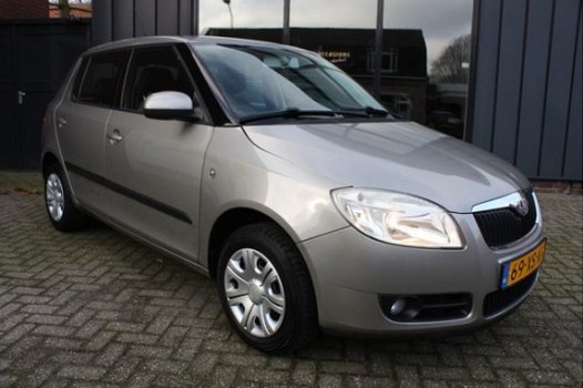 Skoda Fabia - 1.6-16V Ambiente - 1