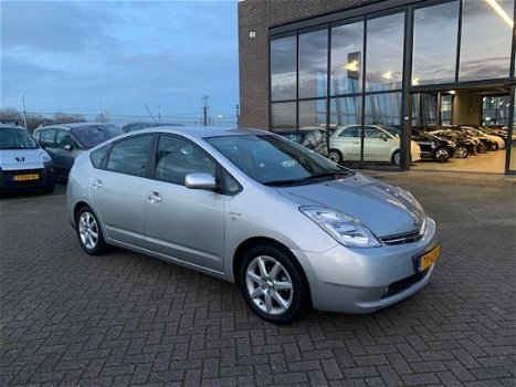 Toyota Prius - 1.5 VVT-i Business Edition navi, pdc - 1