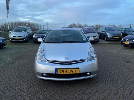 Toyota Prius - 1.5 VVT-i Business Edition navi, pdc - 1