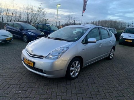 Toyota Prius - 1.5 VVT-i Business Edition navi, pdc - 1